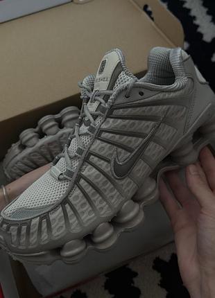 Кросівки чоловічі nike shox tl orewood brn/cave stone 43 (27.5 cm)