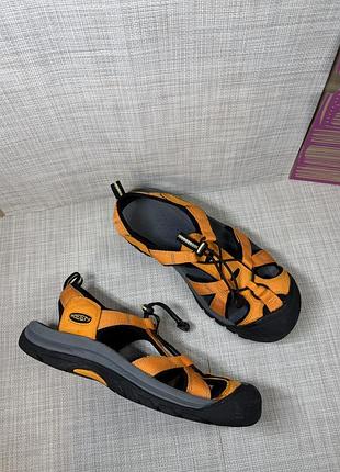 Оригінальні сандалі туристичні keen