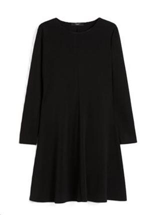 Красивое черное платье свободного кроя weekend max mara