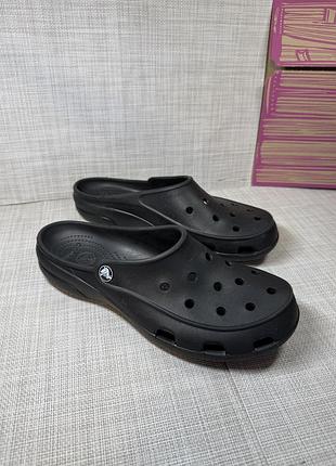 Оригінальні шльопанці crocs
