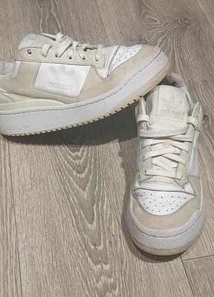 Жіночі кросівки adidas 39 розмір
