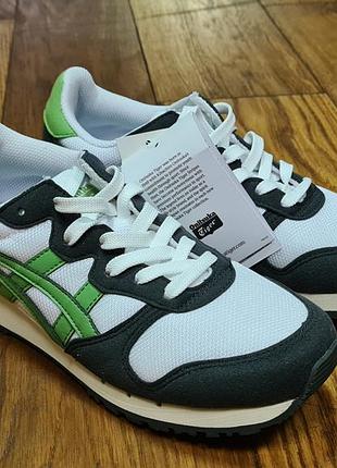 Очень красивые кроссовки asics
