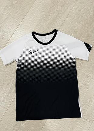 Спортивна футболка
