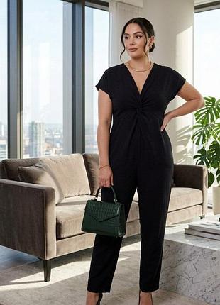 Комбенизон новый красивый бренд new look ✨ 
полуобхват груди- 61см; 
длина изделия – 147 см;
полу охват талии-50(54) см;
полуобхват бедер-62 см