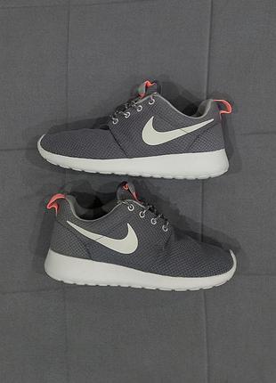 Кросівки жіночі nike сірі в сіточку- розмір 37.5