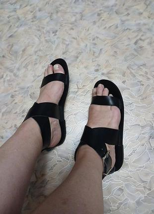 Босоножки zara
 💯 кожа
идеальная вещь для лета