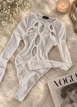 Боді prettylittlething білий