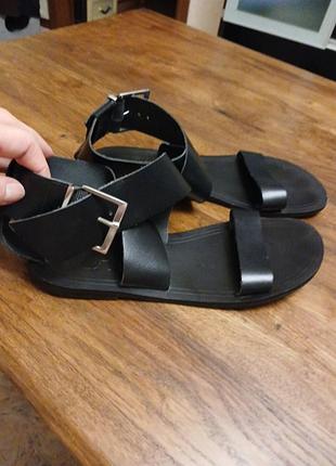 Босоножки zara
 💯 кожа
идеальная вещь для лета