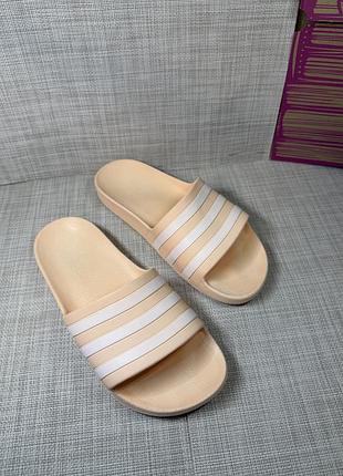 Оригінальні шльопанці adidas