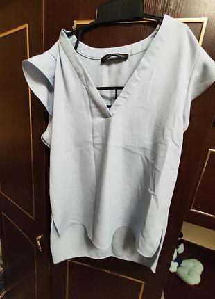 Блакитна блуза футболка від zara