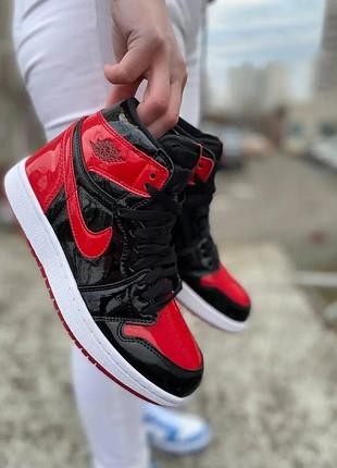 Кроссовки женские черно-красные nike air jordan 1 retro