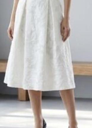 Елегантна розкльошена спідниця-міді преміальної лінійки h&m modern classic у бездоганному білому кольорі.