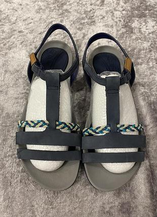 Босоніжки clarks