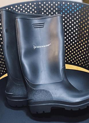 Класичні чорні гумові чоботи dunlop pricemastor, відомі своєю водонепроникністю та довговічністю роз.41 (устілка 26,5 см)