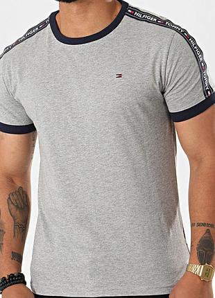 Футболка tommy hilfiger  розмір s