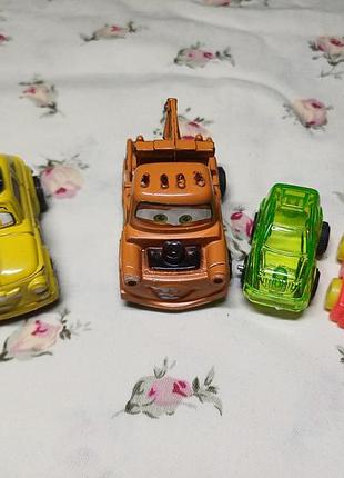 Набор игрушечных машинок тачки