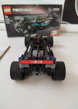 Конструктор lego technic mercedes-amg f1 w14 e performance pull-back (42165) 240 деталей гоночного болида. 4