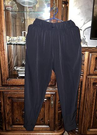 Жіночі спортивні штани nike dri-fit, розмір m (оригінал)