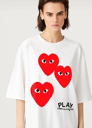Футболка comme des garcons play logo унисекс белая плей с сердцем