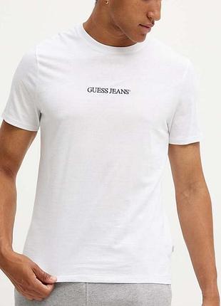Чоловіча футболка guess small logo біла унісекс гесс
