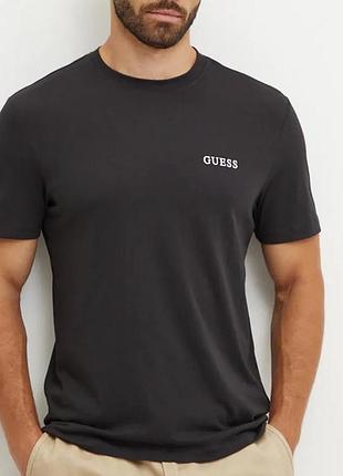 Чоловіча футболка guess small logo чорна унісекс гесс