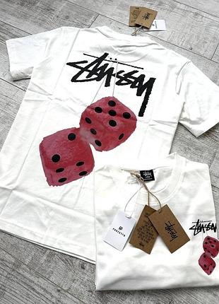 Футболка stussy fuzzy dice logo белая унисекс отличный вариант на подарок стусси с кубиками