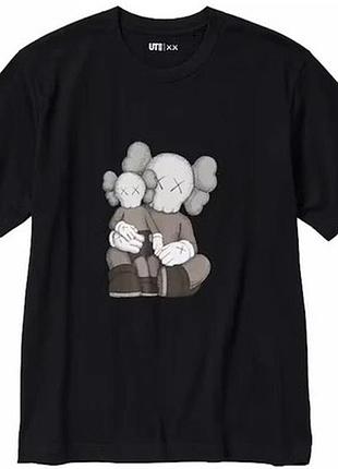 Футболка унисекс kaws x uniqlo черная