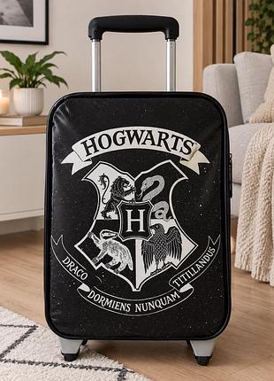 🧳 валіза чемодан hogwarts / harry potter  чорна валіза з оригінальним дизайном hogwarts та гербом школи магії. на передній частині.