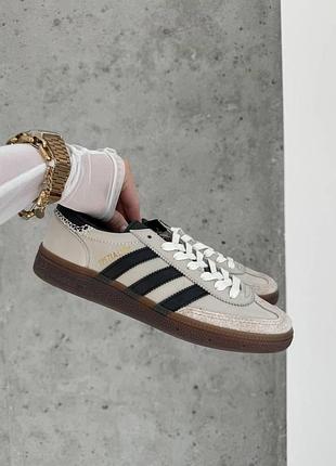 Бежевые кроссовки унисекс adidas handball spezial beige black gum х адидас 43