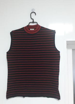 Vessica 
42/xl/52
женская жилетка в красное черную полоску с высоким воротником стойкой
42/xl/50
70% бавовна
30% нейлон
идеальное состояние