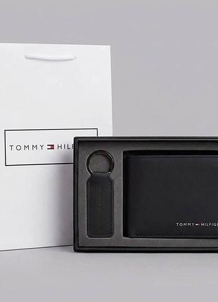 Чоловічий подарунковий набір, гаманець tommy hilfiger чорного кольору, шкіряний гаманець з брелоком томмі хелфігер