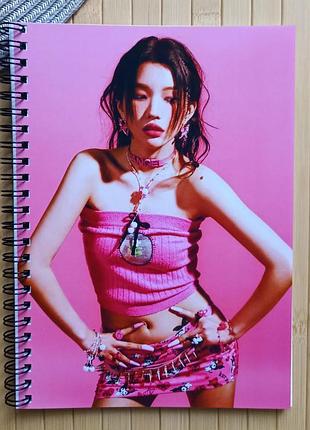 Тетрадь в клітинку сойон soyeon айдиль (g)i-dle на пружине 48 листов линия (33141)