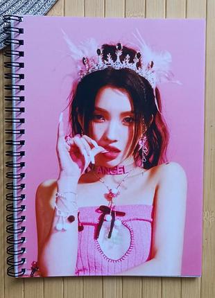 Тетрадь в клітинку сойон soyeon айдиль (g)i-dle на пружине 48 листов линия (33143)