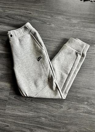 Чоловічі штани nike tech fleece розмір м