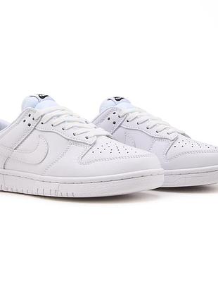 Nike dunk low triple white
