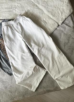 Белые брюки zara из плотного коттона