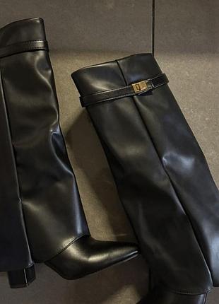 Трендові чоботи з відворотом (shark boots) — нові