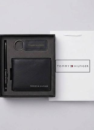Чоловічий подарунковий набір, гаманець tommy hilfiger чорного кольору, шкіряний гаманець з брелоком томмі хелфігер