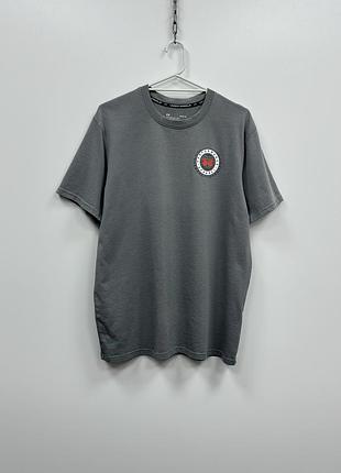 Шикарна футболка under armour performance apparel alma mater crest printed t-shirt