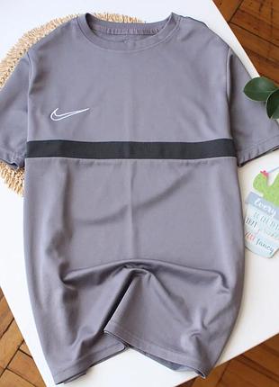 Футболка для спорта с логотипом nike оригинал на рост 158-170 см