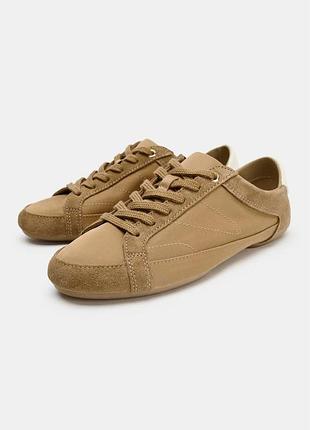 Стильные женские кроссовки zara
