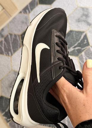 Кросівки nike чорні з білим