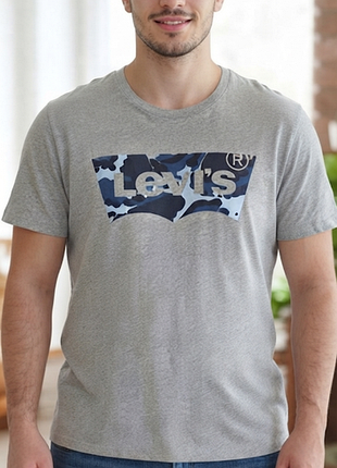 Чоловіча сіра футболка levi's оригінал з принтом камуфляж / розмір l-xl