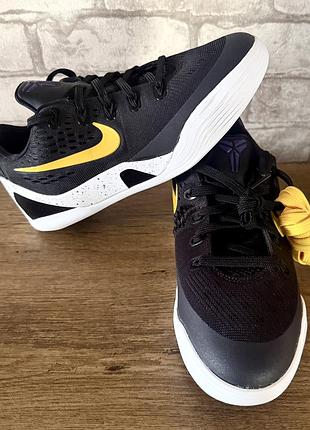Оригінальні кросівки nike kobe 9 em, нові, лімітований колір, 37.5 р., 24 см