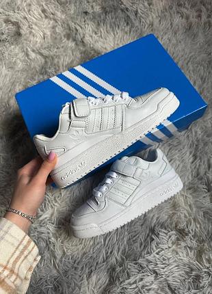 Стильные женские кроссовки adidas forum white