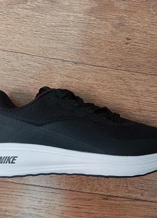 Nike revolution 8