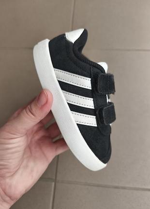 Замшевые кроссовки adidas
