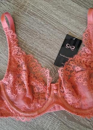 Кораловий мереживний бюстгальтер hunkemöller моделі daisy uf з м'якими чашками на кісточках.