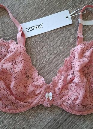Рожевий мереживний бюстгальтер від бренду esprit із м'якою чашкою на кісточках і невеликим білим бантом по центру.