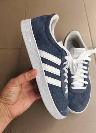 Замшеві кросівки adidas